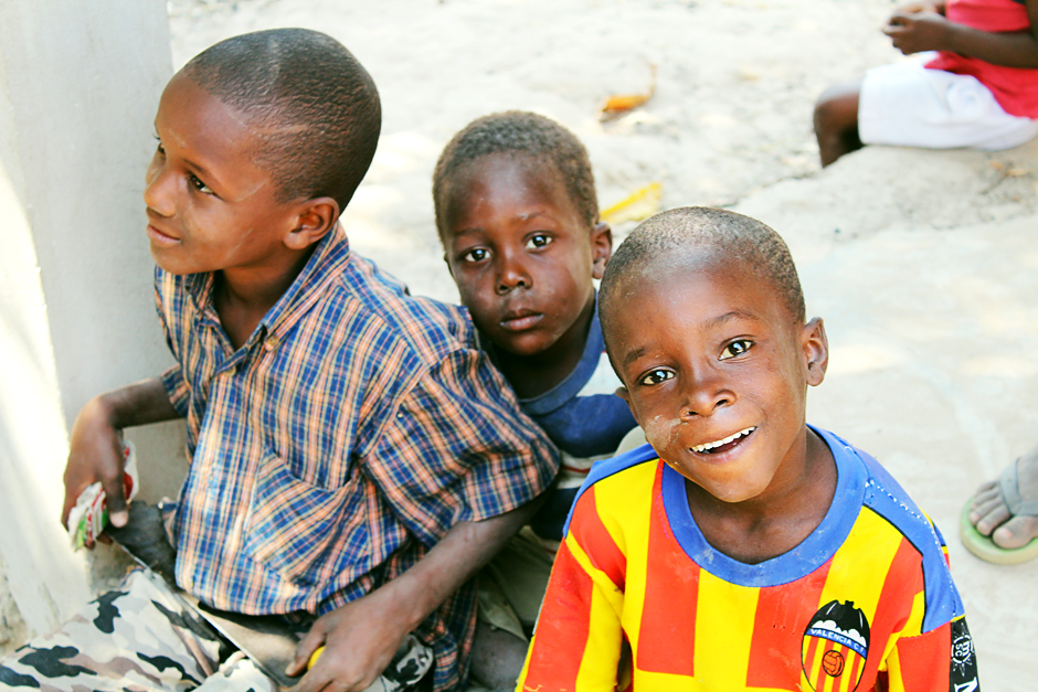 https://34travel.me/media/posts/58fdbe06ca76b-GUINEA-BISSAU-CHILDREN.jpg