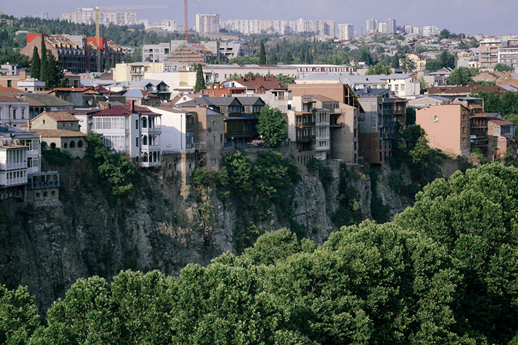 Что расскажут о Тбилиси его дома? Архитектурный мини-гайд по городу
