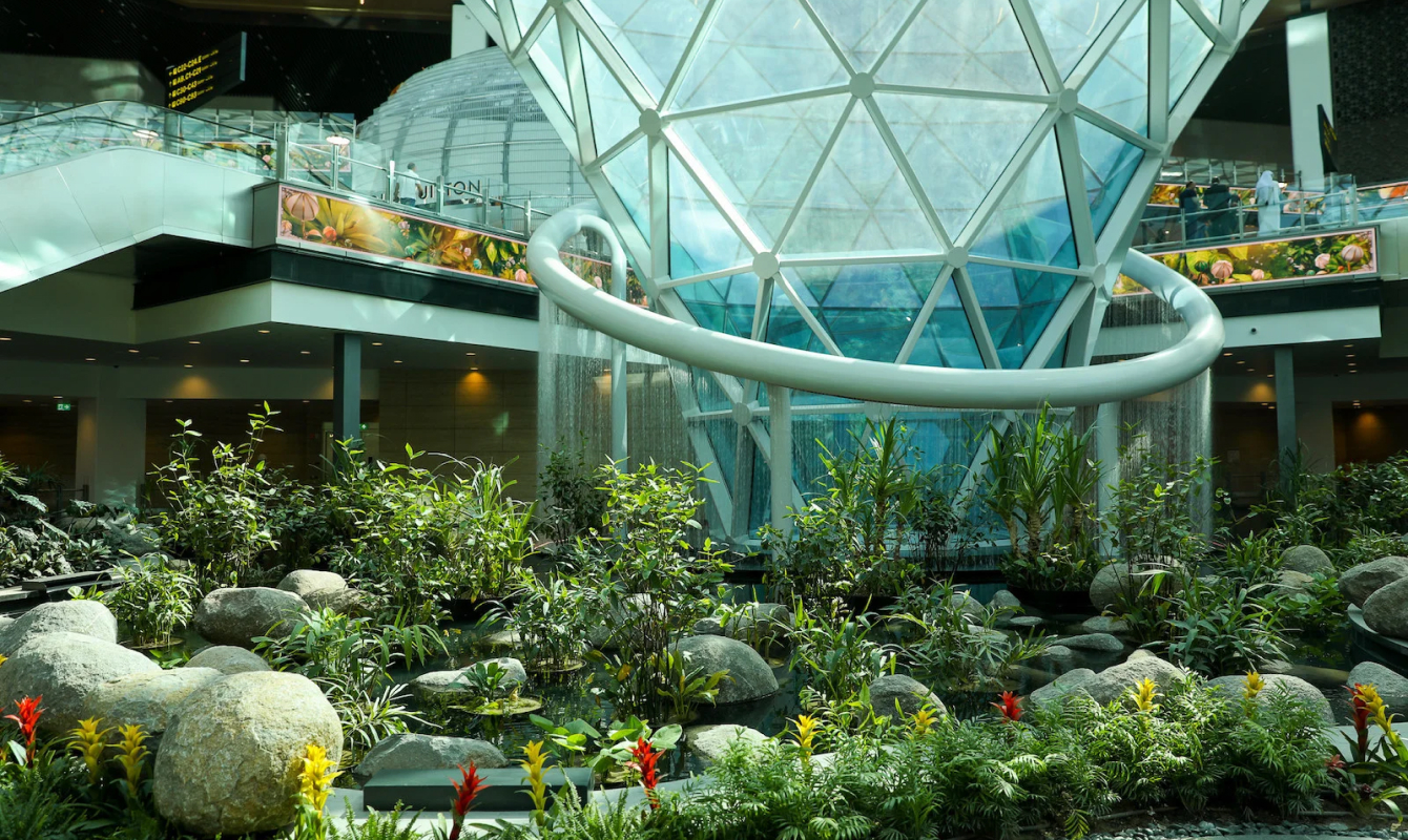 В аэропорту Дохи открыли огромный живой сад