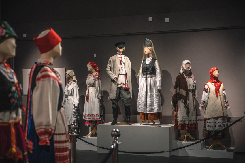 У Нацмузеі – выстава беларускага касцюма. Чаму яе варта наведаць?