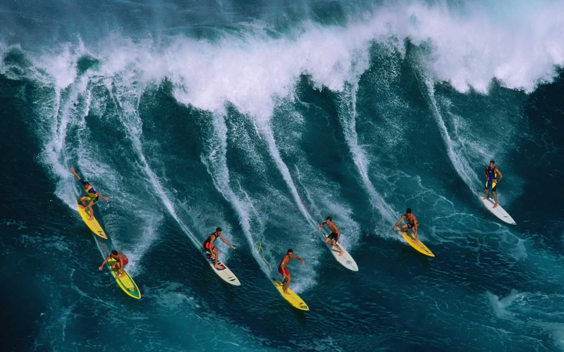 Surfer at Twilight, Hawaii бесплатно