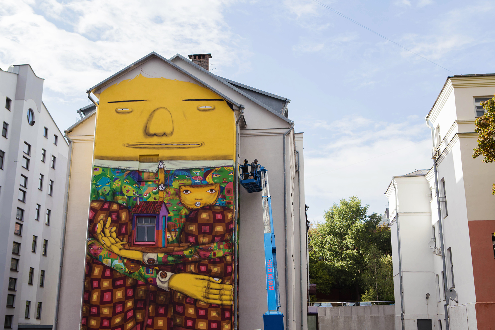 MINSK, BELARUS - AUGUST 12, 2019: Street Art On Oktyabrskaya Street.  Graffiti (mermaid, Cat, Giraffes, Roses, Kiss) On Wall Of Industrial  Building, Created As Part Of Vulica Brasil Festival (author Rogerio  Fernandes