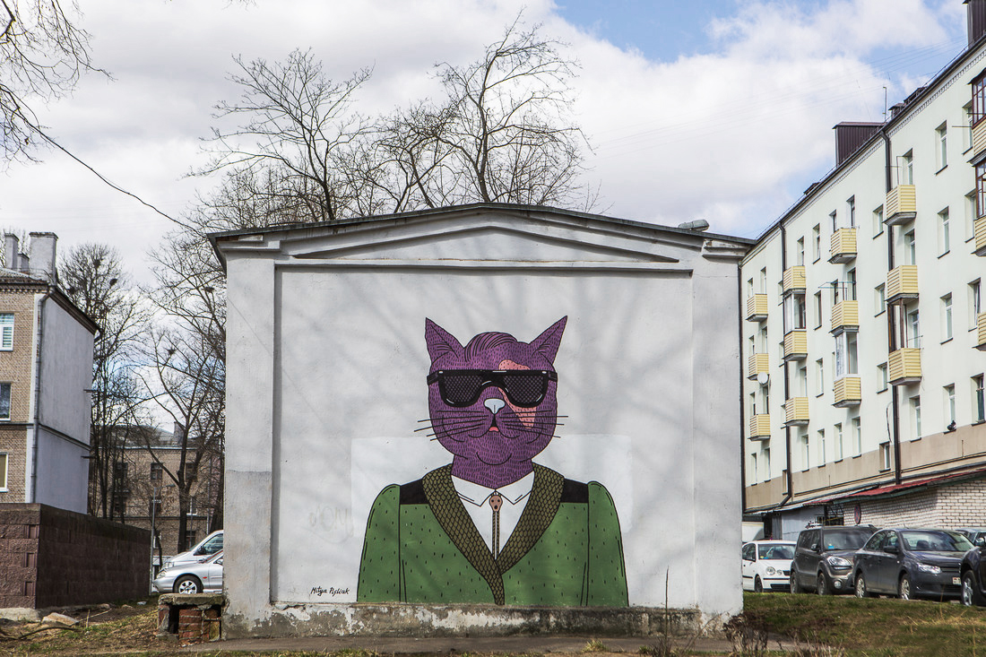 MINSK, BELARUS - AUGUST 12, 2019: Street Art On Oktyabrskaya Street.  Graffiti (mermaid, Cat, Giraffes, Roses, Kiss) On Wall Of Industrial  Building, Created As Part Of Vulica Brasil Festival (author Rogerio  Fernandes