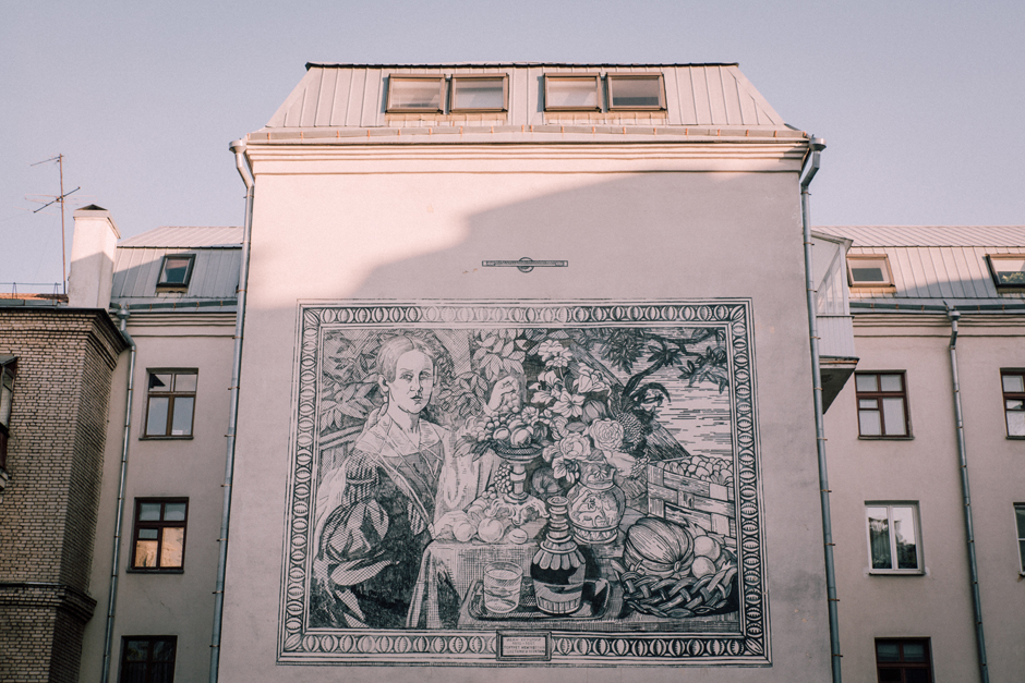 MINSK, BELARUS - AUGUST 12, 2019: Street Art On Oktyabrskaya Street.  Graffiti (mermaid, Cat, Giraffes, Roses, Kiss) On Wall Of Industrial  Building, Created As Part Of Vulica Brasil Festival (author Rogerio  Fernandes