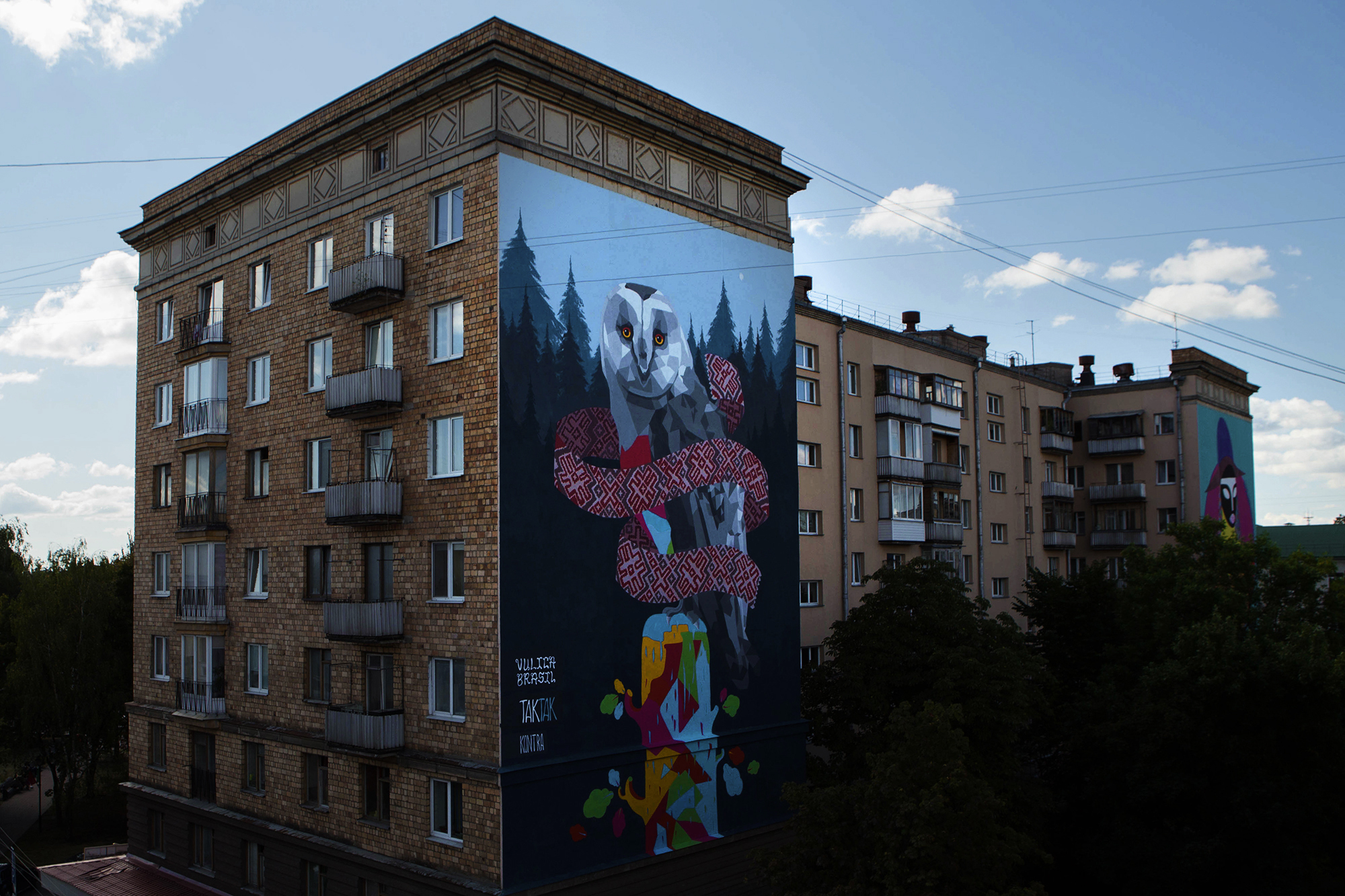 MINSK, BELARUS - AUGUST 12, 2019: Street Art On Oktyabrskaya Street.  Graffiti (mermaid, Cat, Giraffes, Roses, Kiss) On Wall Of Industrial  Building, Created As Part Of Vulica Brasil Festival (author Rogerio  Fernandes